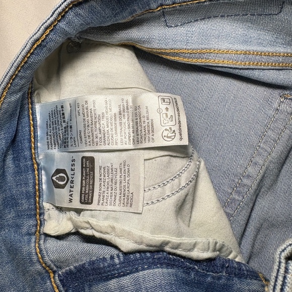 Levi's 725 High Rise Women's Light Blue Distressed Jeans Bootcut Size 25x30 - Picture 11 of 12